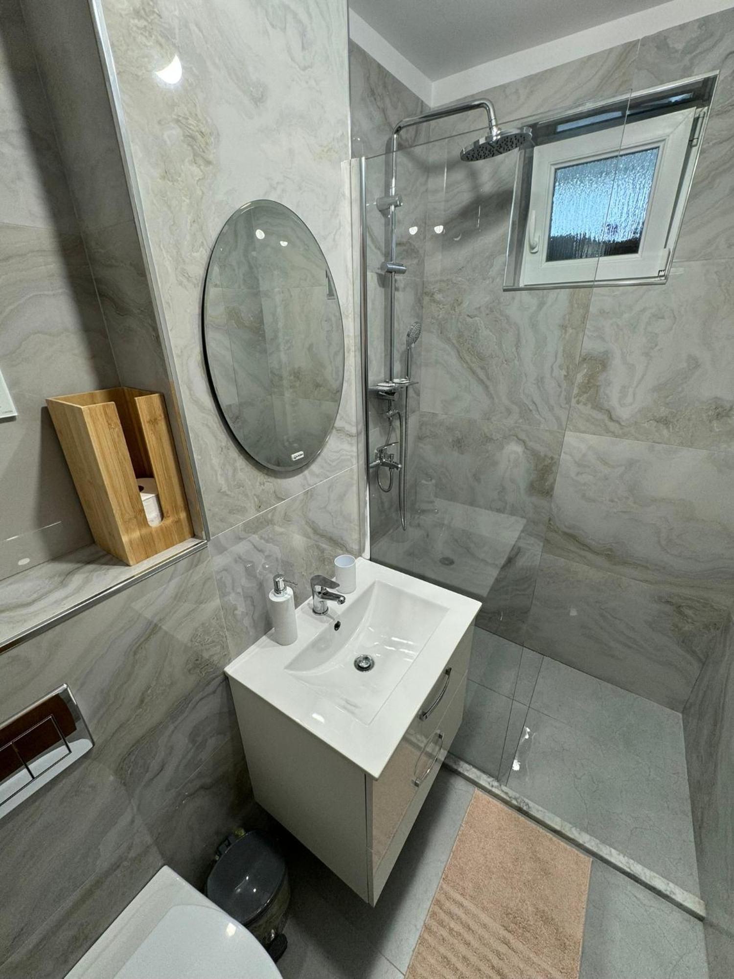 Apartament Central Ramnicu Valcea Exterior photo